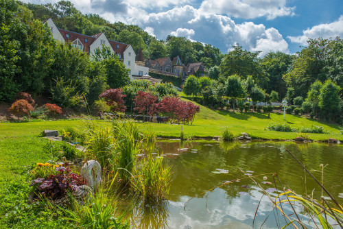 Grounds_Outside_Terrace_3.jpg