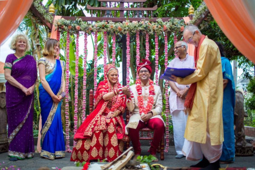 Hindu-Priest-for-Wedding-Ceremony-2.jpg