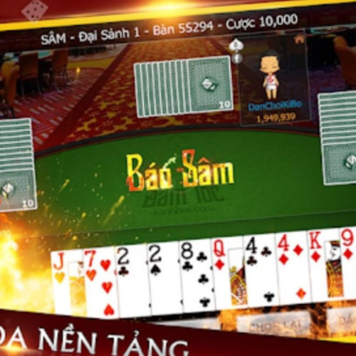 Game bài sảnh miền Bắc là một trong những trò chơi mang dấu ấn lâu đời và phổ biến tại các tỉnh miền Bắc Việt Nam. Với lối chơi đơn giản nhưng không kém phần hấp dẫn, nó đã thu hút một lượng lớn người chơi. Hãy cùng Loto188 khám phá sâu hơn về trò chơi này qua bài viết dưới đây.
Đặc Điểm của Game Bài Sảnh Miền Bắc
Game bài sảnh miền Bắc sử dụng bộ bài cổ điển 52 lá, phù hợp với đa dạng độ tuổi. Dù lối chơi giống với game tiến lên miền Nam, nhưng lại mang đến những trải nghiệm mới mẻ và hấp dẫn hơn.

Lôi Cuốn Của Game Bài Sảnh Miền Bắc
Với tính phổ biến và tính dân dã, Loto188 đã tạo ra phiên bản trực tuyến của trò chơi này, thu hút một lượng lớn người chơi. Với nguồn gốc từ miền Bắc, cách chơi của game này thường được người dân Bắc thông thạo hơn.
Luật Chơi Cơ Bản Cần Nắm
Luật chơi game bài sảnh miền Bắc khá đơn giản, nhưng đối với người mới, việc nắm vững các quy định sẽ tăng khả năng chiến thắng. Một số điều cơ bản như sau:
Trong mỗi ván, số lượng người chơi có thể từ 2 đến 4 người và mỗi người nhận 10 lá bài.
Người có lá bài nhỏ nhất sẽ đi trước trong ván đấu đầu tiên. Từ ván thứ hai trở đi, người chiến thắng ván trước sẽ đi đầu.
Khi một ván kết thúc, người chơi tính điểm từ các lá bài còn lại trong tay theo luật đề ra.
Xem thêm: https://loto188.money/game-bai-sam-mien-bac/