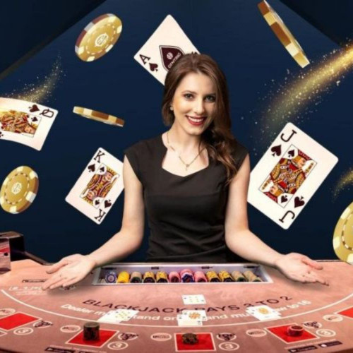 Live casino là nơi tập hợp những trò chơi trực tuyến vô cùng hấp dẫn, được nhiều người chơi quan tâm hiện nay. Tham gia vào các trò chơi này không chỉ mang lại những giây phút giải trí thú vị mà còn mang đến cơ hội nhận được những phần thưởng giá trị. Bài viết này từ 69vn sẽ giúp bạn hiểu rõ hơn về các trò chơi này.
Những Trò Chơi Nổi Bật Trong Live Casino
Kể từ khi xuất hiện, live casino đã thu hút một lượng lớn người chơi. Tại đây có nhiều bàn cược và trò chơi khác nhau đáp ứng nhu cầu của mọi game thủ. Trong số đó, nổi bật nhất có thể kể đến các trò chơi quen thuộc

Baccarat - Trò Chơi Đối Kháng Trí Tuệ Hấp Dẫn
Tóm tắt: Trong trò chơi này, người chơi sẽ dự đoán cửa nào có số điểm cao hơn để giành ưu thế. Số điểm càng gần 9, khả năng thắng càng cao. Luật chơi của Baccarat khá giống với các trò bài điểm như bài cào. Tuy nhiên, không phải ván nào cũng sử dụng đến lá bài thứ 3. Thông thường, mỗi cửa sẽ có khoảng 2 lá bài. Chỉ khi tổng điểm của hai lá bài này thấp thì người chơi mới cần rút thêm lá bài thứ 3.
Sicbo - Lối Chơi Đơn Giản, Tỷ Lệ Thưởng Cao
Trò chơi này còn được gọi là tài xỉu, sử dụng 3 con xúc xắc, mỗi con có 6 mặt đánh số từ 1 đến 6. Khi bắt đầu, người chơi sẽ đặt cược vào các cửa như tài, xỉu hoặc cược số.
Sau đó, nhà cái sẽ lắc xúc xắc rồi tính điểm để phân định thắng thua. Kết quả được tính bằng tổng số điểm của 3 mặt xúc xắc ngửa lên trên. Nếu đoán đúng, người chơi sẽ nhận tiền thưởng theo tỷ lệ do nhà cái quy định. Số tiền thưởng nhận được dựa vào tỷ lệ đã được quy định từ ban đầu.
Xem thêm: https://69vnd.net/kinh-nghiem-choi-live-casino-cho-anh-em-tan-thu/