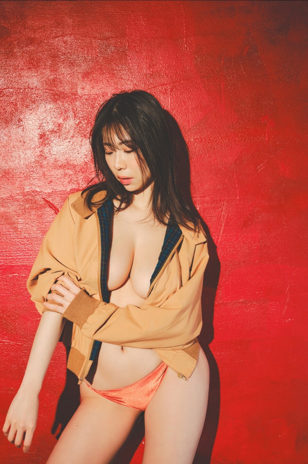 스즈키 후미나(鈴木ふみ奈, すずき ふみな) - 플래시 디지털 사진집 2024