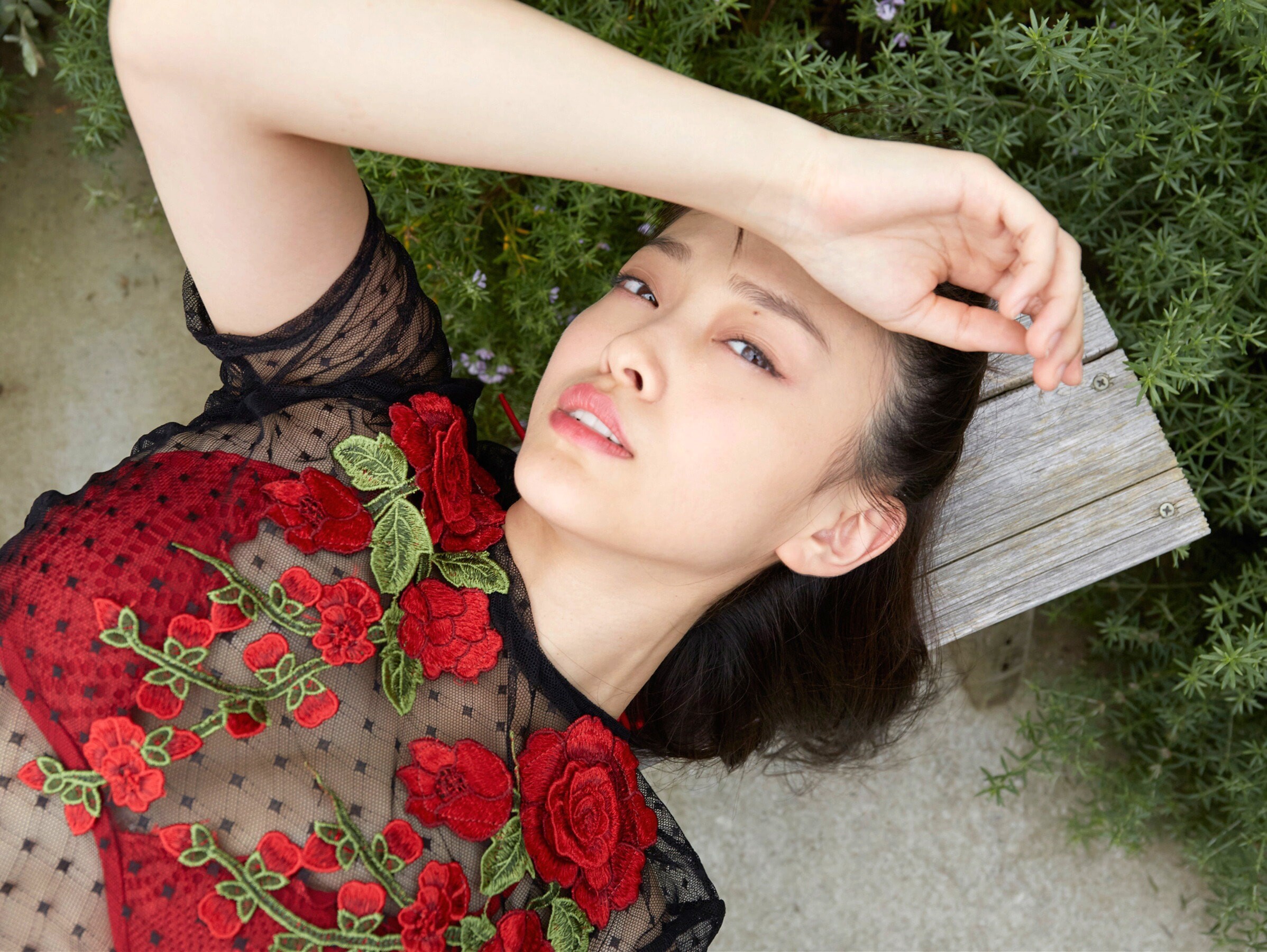 야마치 마리(山地まり, やまち まり) - 플래시 디지털 사진집 2017