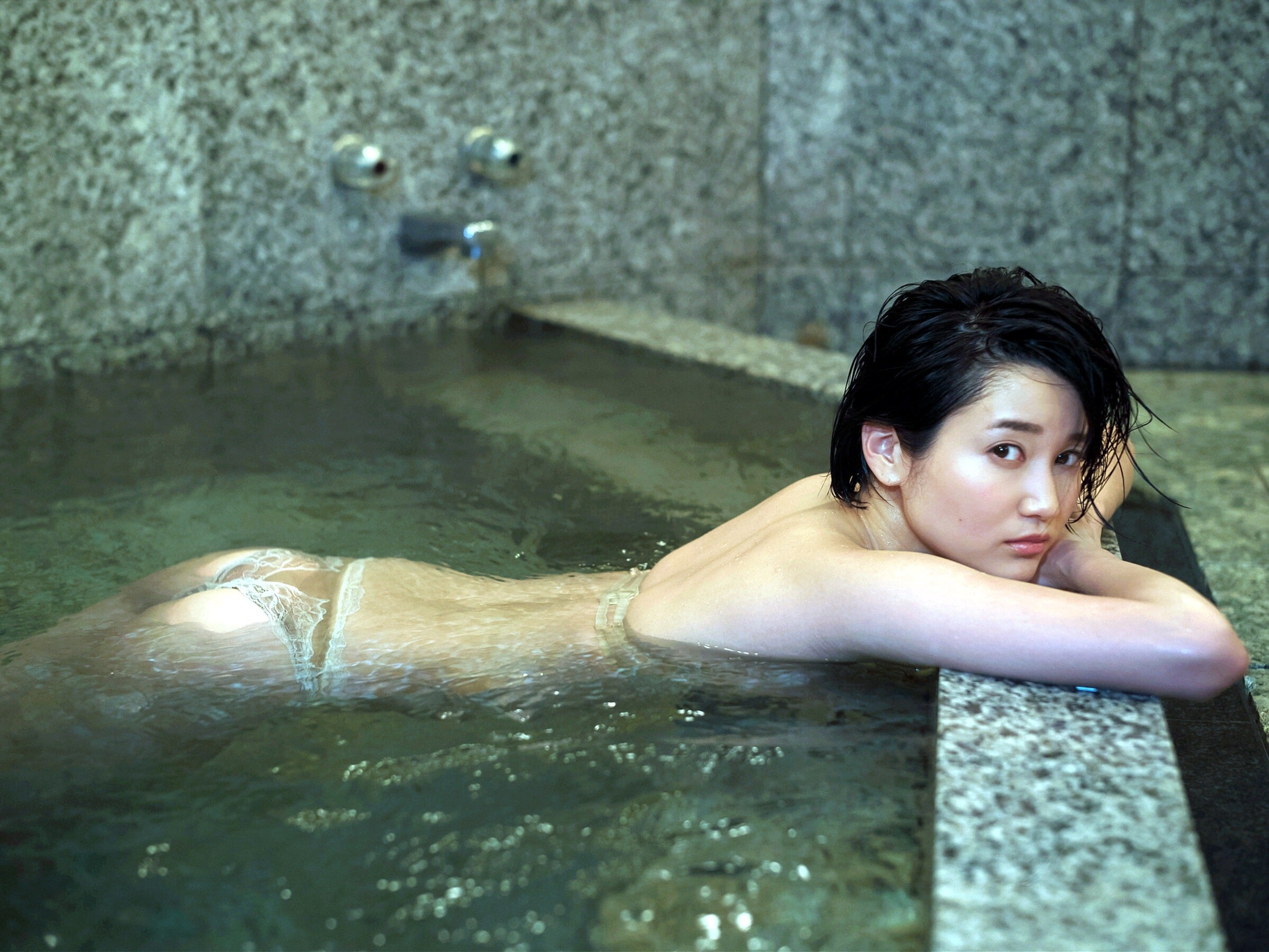 데구치 아리사(出口亜梨沙, でぐち ありさ) - 플래시 디지털 사진집 2018