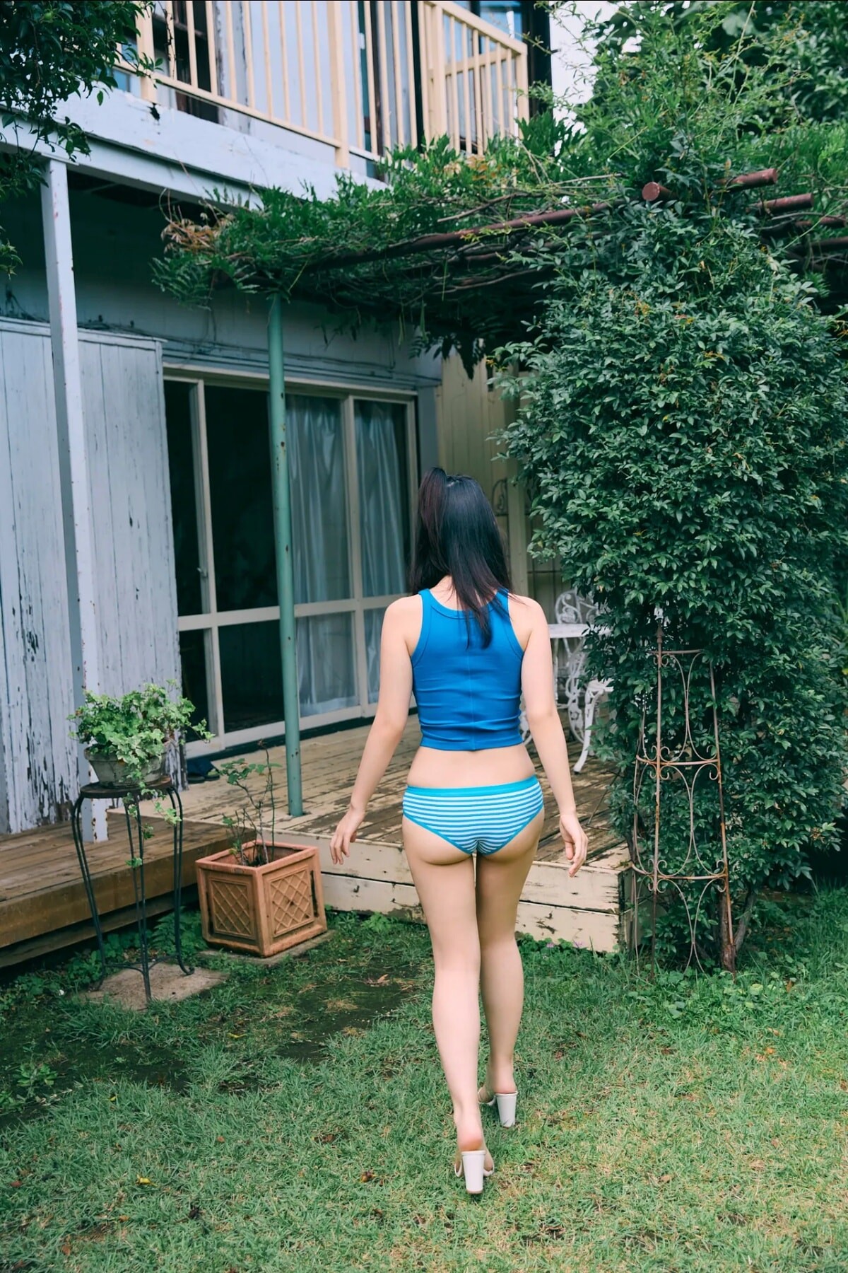 이오리 모에(伊織もえ, いおり もえ) - 프라이데이 디지털 포토북 사진집 2024