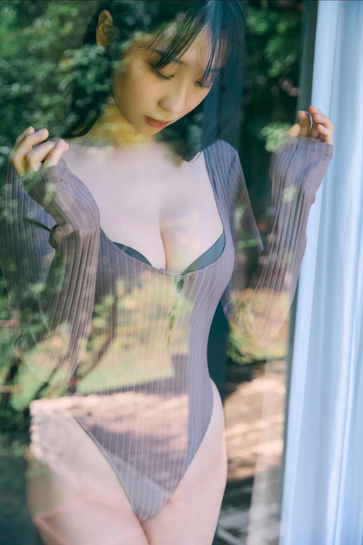 이오리 모에(伊織もえ, いおり もえ) - 프라이데이 디지털 포토북 사진집 2024