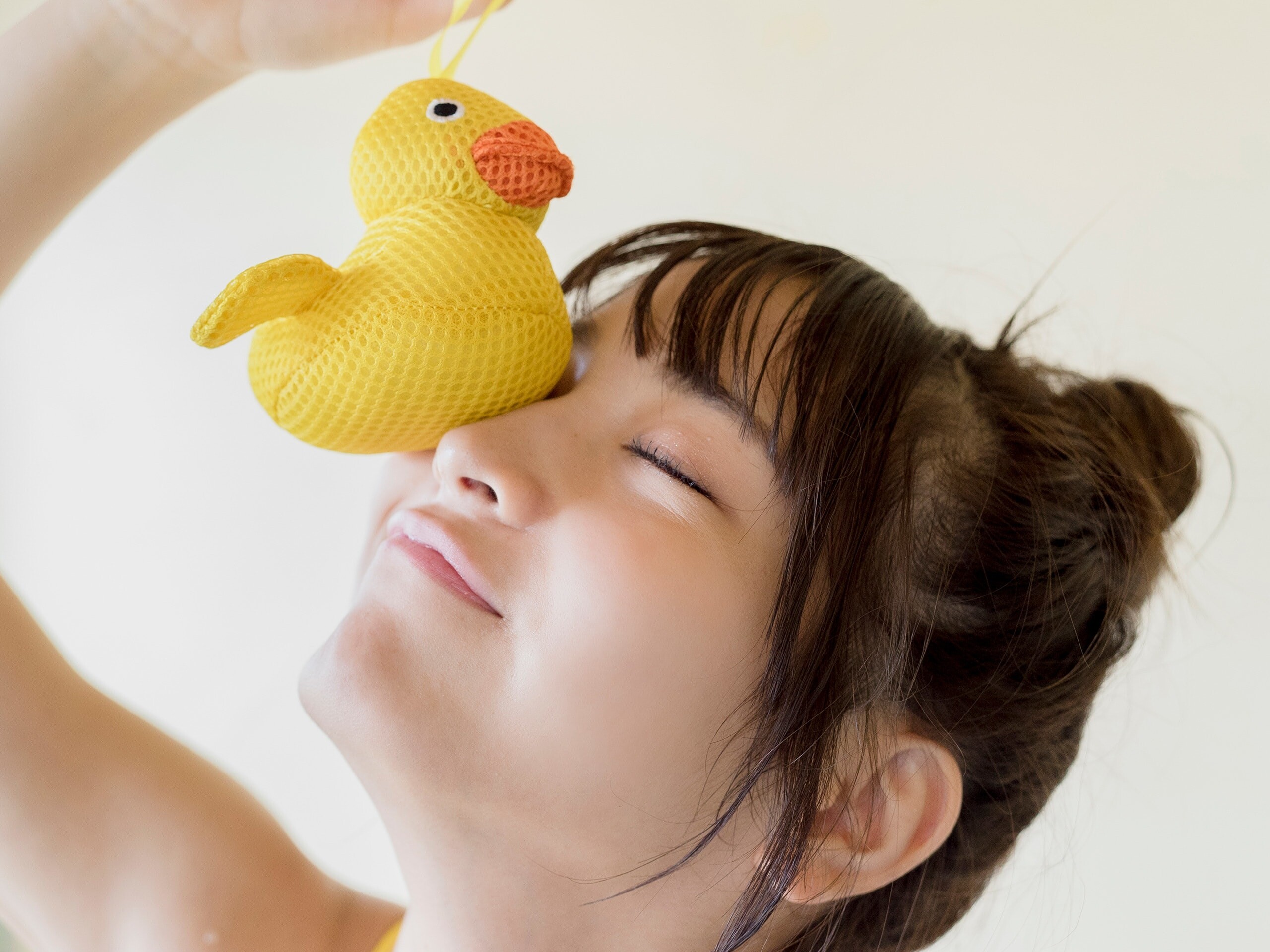 쿠로사키 나나코(黒嵜菜々子, くろさき ななこ) - 플래시 디지털 사진집 2021