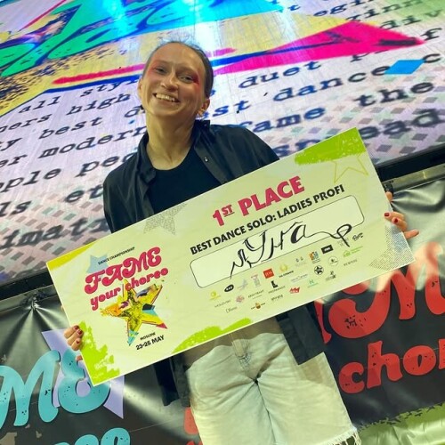 486397521 18492858946047385 5416981442853398759 Arina Tomilina is wearing Zi'ffirus translucent legg