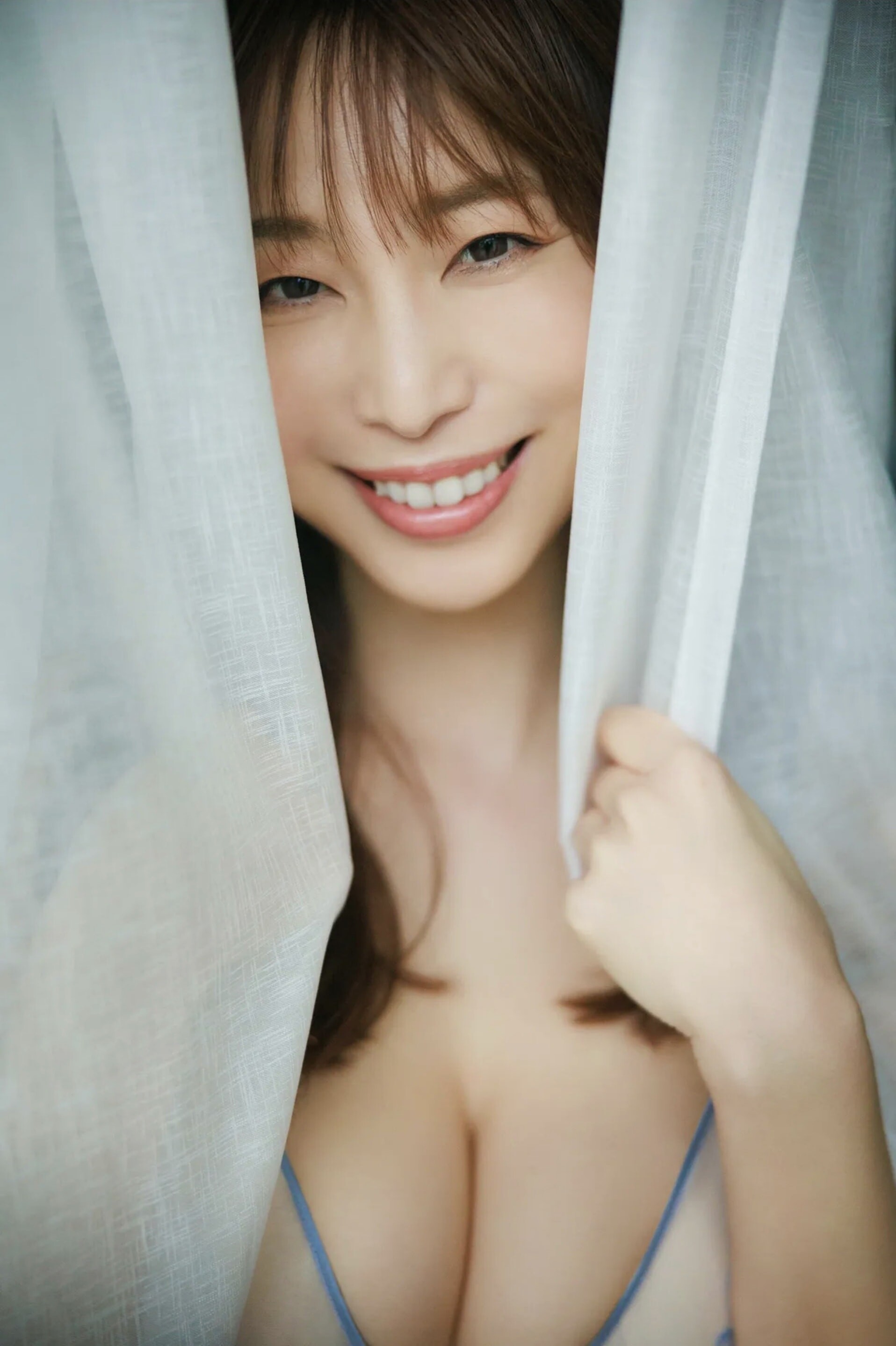 시오치 미스미(塩地美澄, しおち みすみ) - 프라이데이 디지털 포토북 사진집 2023