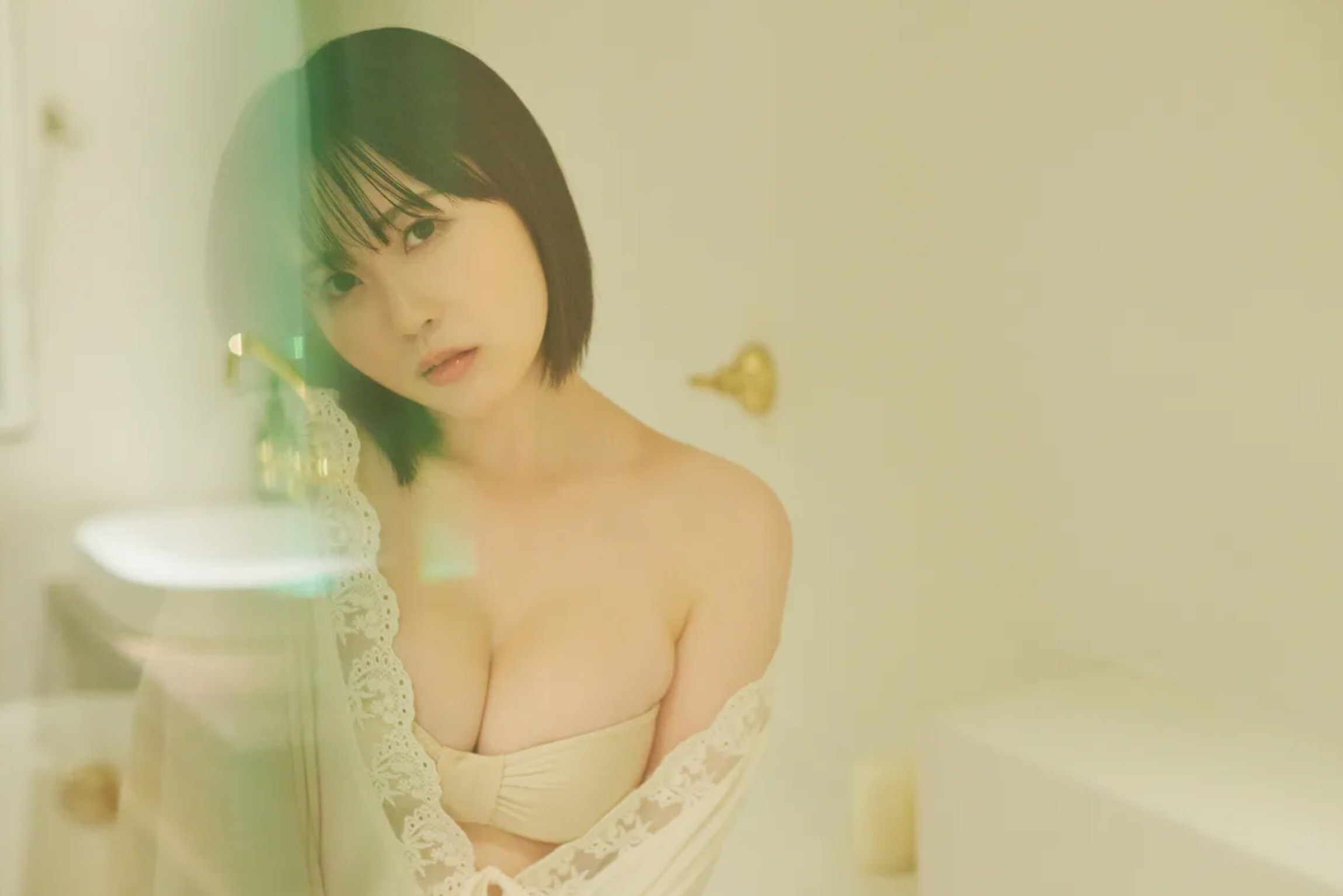 요미치 유키(夜道雪, よみち ゆき) - 프라이데이 디지털 포토북 사진집 2024