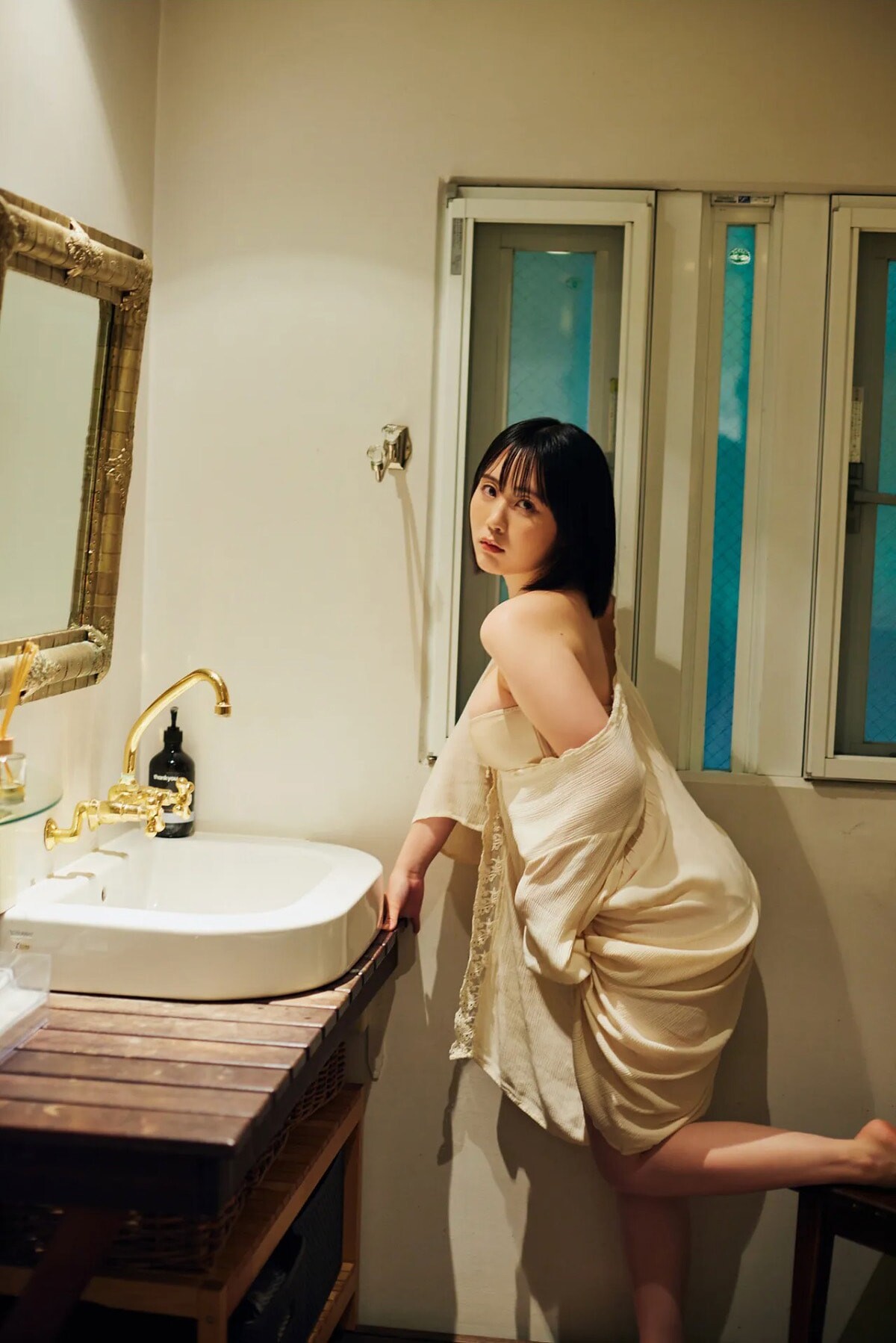 요미치 유키(夜道雪, よみち ゆき) - 프라이데이 디지털 포토북 사진집 2024